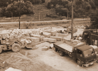 昭和期の荒木石採石現場